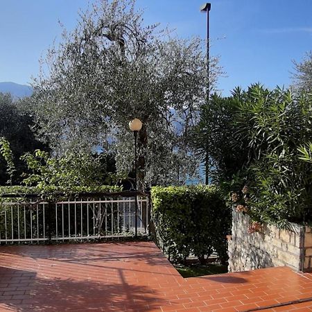 Villa Sul Lago Con Pontile Privato A Brenzone Sul Garda - Unique And Exclusive المظهر الخارجي الصورة