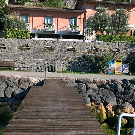 Villa Sul Lago Con Pontile Privato A Brenzone Sul Garda - Unique And Exclusive المظهر الخارجي الصورة