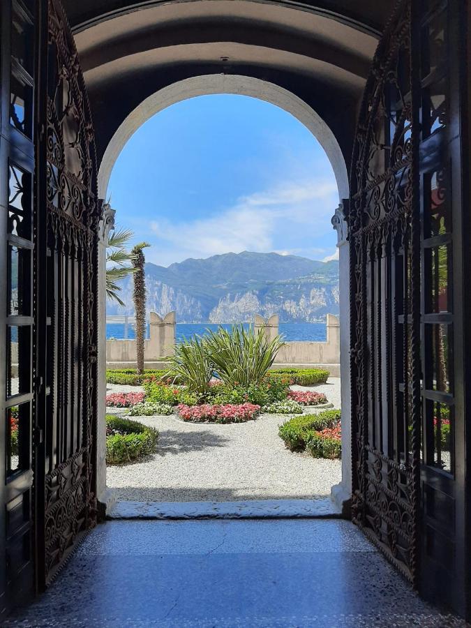 Villa Sul Lago Con Pontile Privato A Brenzone Sul Garda - Unique And Exclusive المظهر الخارجي الصورة