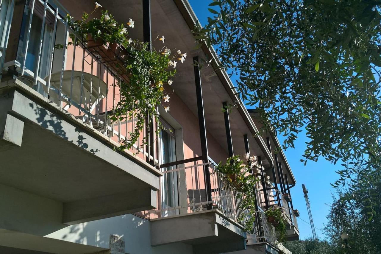 Villa Sul Lago Con Pontile Privato A Brenzone Sul Garda - Unique And Exclusive المظهر الخارجي الصورة