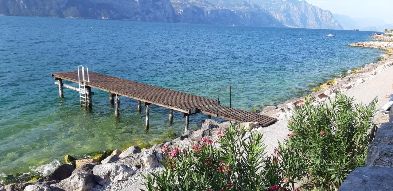 Villa Sul Lago Con Pontile Privato A Brenzone Sul Garda - Unique And Exclusive المظهر الخارجي الصورة